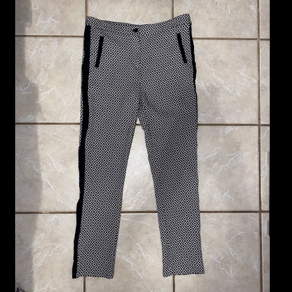 Stretchy black and white pants. - Picture 3 of 4